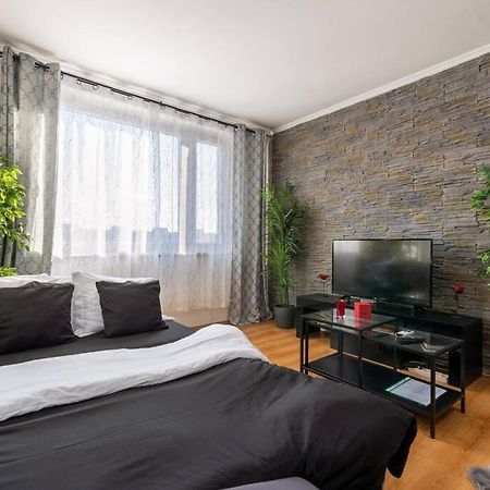 Spacious And Bright Flat Between Airport & Center Apartment Будапеща Екстериор снимка