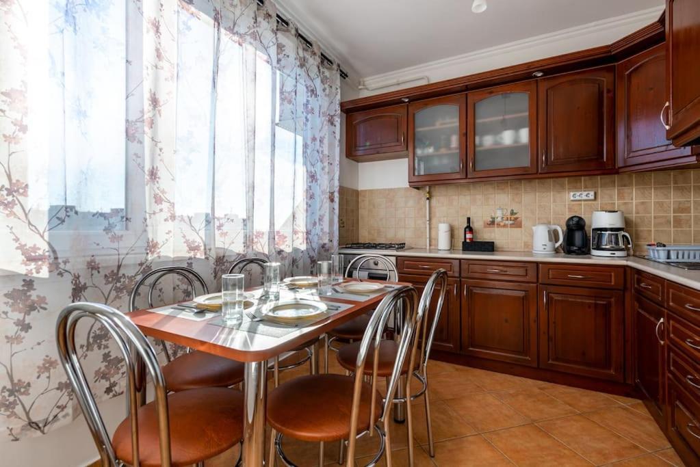 Spacious And Bright Flat Between Airport & Center Apartment Будапеща Екстериор снимка