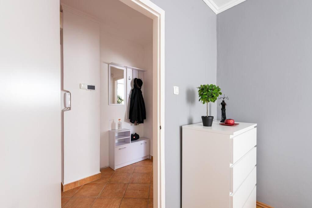 Spacious And Bright Flat Between Airport & Center Apartment Будапеща Екстериор снимка